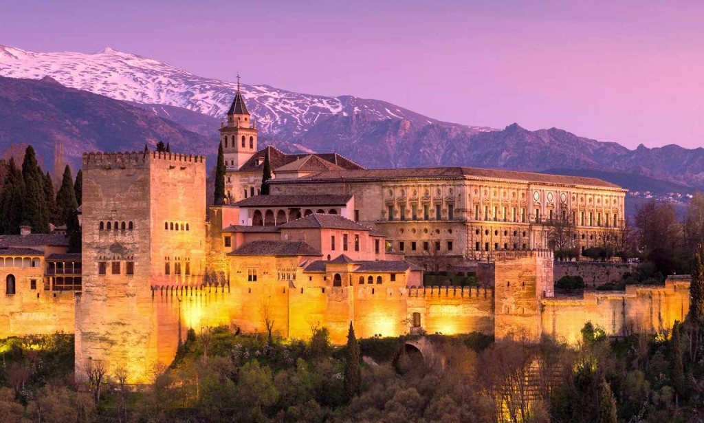 🕌 Alhambra (Spain): A Jewel of Nasrid Architecture and the Enigmatic Court of the Lions