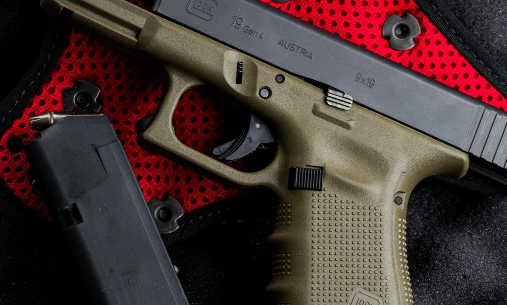 Glock 19 — The Compact Standard in Polymer-Striker Pistols